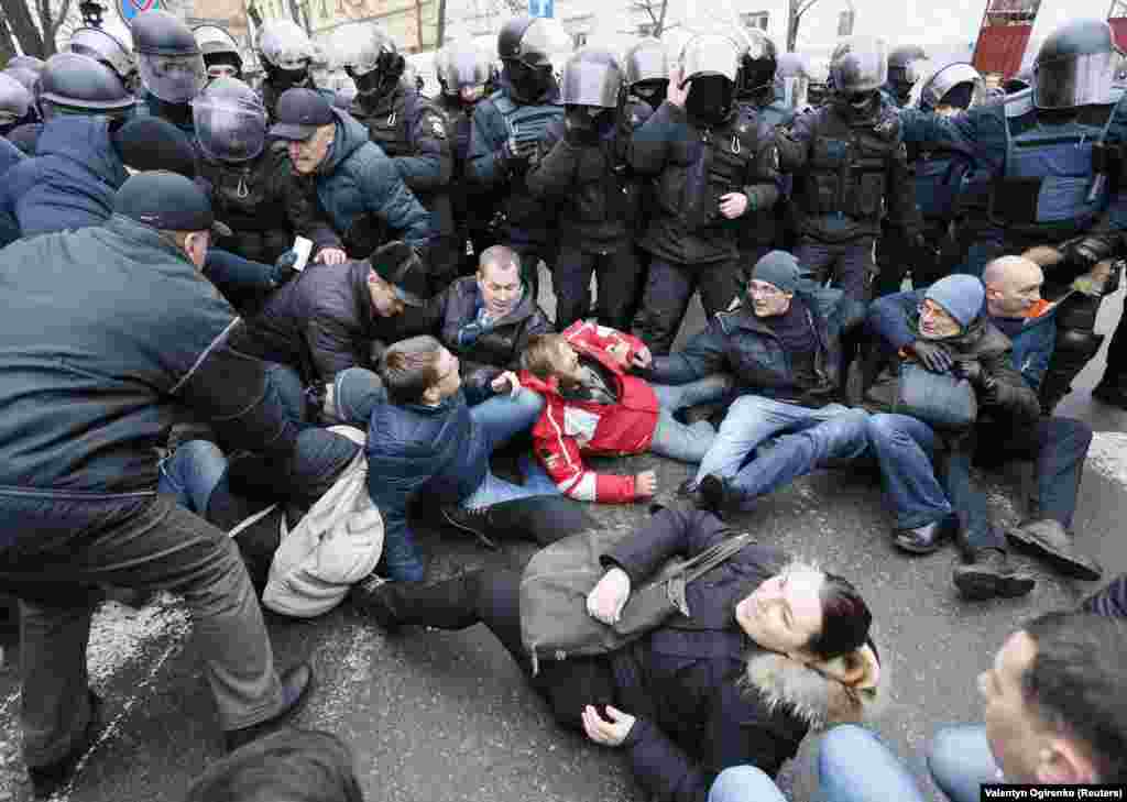 Supporters of Saakashvili clash with police as the number of protesters swells. 
