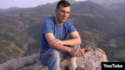 In the film, Armen, who was raised in France, discovers his Armenian roots and returns to Nagorno-Karabakh.