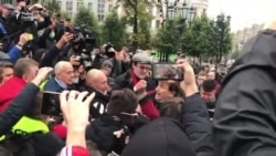 Коммунисты и их сторонники на Пушкинской площади в Москве Коммунисты и их сторонники на Пушкинской площади в Москве
