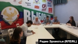 "Черновика" газеталъул редакциялда ветераназул партиялъул нухмалъулев Ильдар Резяповасулгун пресс-конференциялда.