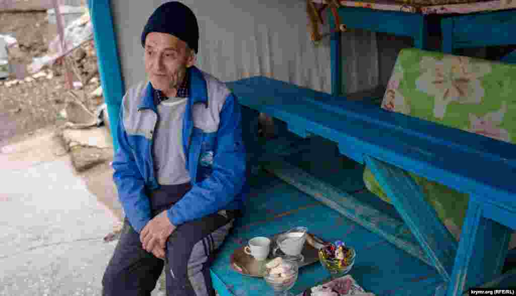 Среди них был и его племянник Риза Нурадинов. Бывший сельский учитель истории музыки – главный хранитель истории и традиций старинного Гавро