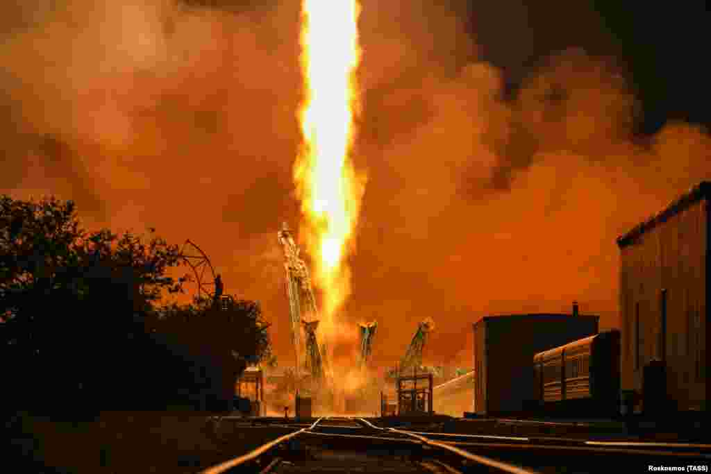 Ракета «Союз» с грузовым кораблем «Прогресс МС-17» стартует с площадки на космодроме Байконур 30 июня