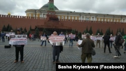 Массовый пикет ветеранов национального движения крымских татар в Москве, 10 июля 2019 года