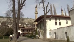 Крымские татары жалуются на похищения людей и ущемление свободы слова Крымские татары жалуются на похищения людей и ущемление свободы слова