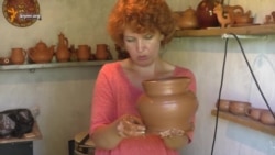 В мастерской крымскотатарского керамиста Марины Курукчи (видео) В мастерской крымскотатарского керамиста Марины Курукчи (видео)