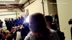 Нападение на центр "Мемориал" в Москве: люди в масках и полиция Нападение на центр "Мемориал" в Москве: люди в масках и полиция