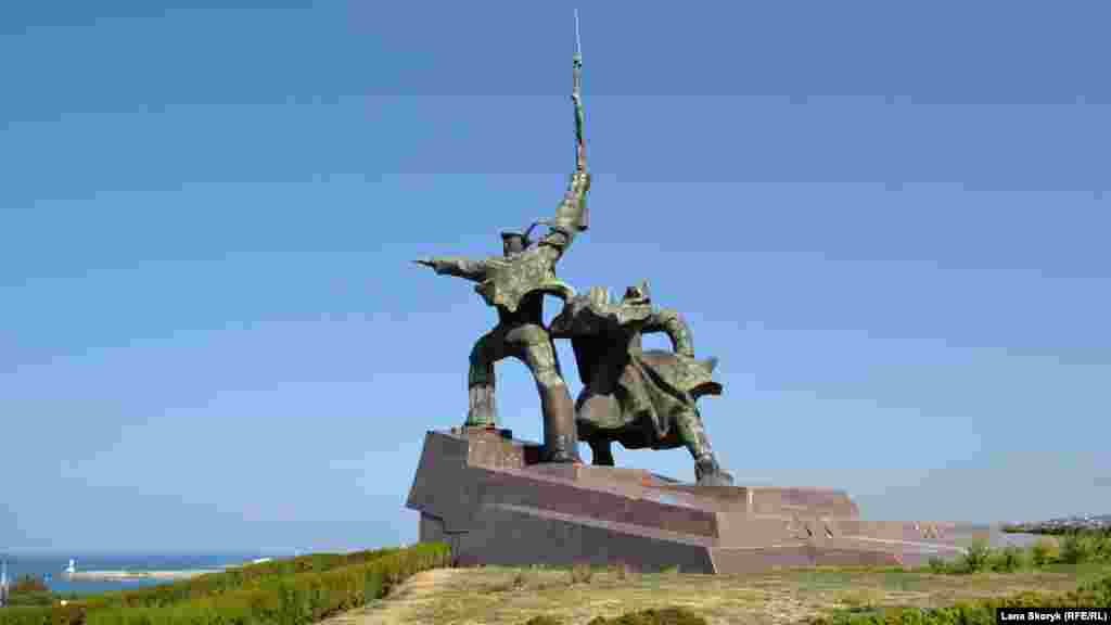Памятник «Матрос и Солдат» долгие годы является одной из архитектурных доминант мыса Хрустальный