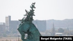 Памятник погибшим при нападении на Керченский политехнический колледж в 2018 году, 17 октября 2021 года
