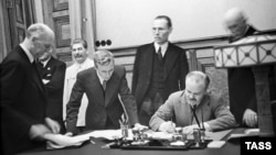 Подписание Пакта Молотова-Риббентропа. Москва, 28 сентября 1938