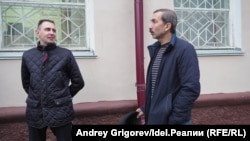 Алексей Соловьёв (слева) и ещё один зеленодольский оппозиционер Алексей Туганов (брат последнего, Александр, был избит, судя по всему, по ошибке — вместо него).