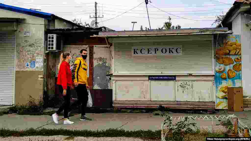 Зачинений кіоск «Кримсоюздруку» на вулиці Гавена у Сімферополі