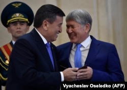 Сооронбай Жээнбеков менен Алмазбек Атамбаев. 2017-жыл.
