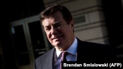 Пол Манафорт у здания федерального суда в Вашингтоне, 11 декабря 2017 года