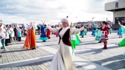 Казанда милли кием фестивалендә татар теле читтә калды Казанда милли кием фестивалендә татар теле читтә калды