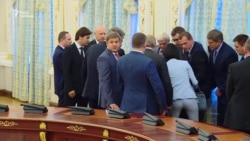 В Киеве глава ГПС Украины потерял сознание во время выступления Лукашенко (видео) В Киеве глава ГПС Украины потерял сознание во время выступления Лукашенко (видео)
