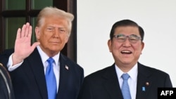 Președintele SUA, Donald Trump, și premierul japonez Shigeru Ishiba, în timpul vizitei oficialului japonez la Casa Albă. 7 februarie 2025.