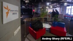 Despite ongoing appeals in more cases on the issue, RFE/RL now has 60 days to pay the fines and come into compliance with the regulations or face the potential closure of its operations inside Russia, such as the Moscow bureau shown above.