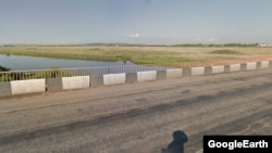 Мост через реку Ик на границе Татарстана и Башкортостана из-за разницы во времени между двумя республиками (два часа) в шутку называют самым длинным мостом в мире