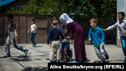 Сподіваючись побачити батька: як живе сім'я фігуранта «справи Хізб ут-Тахрір»