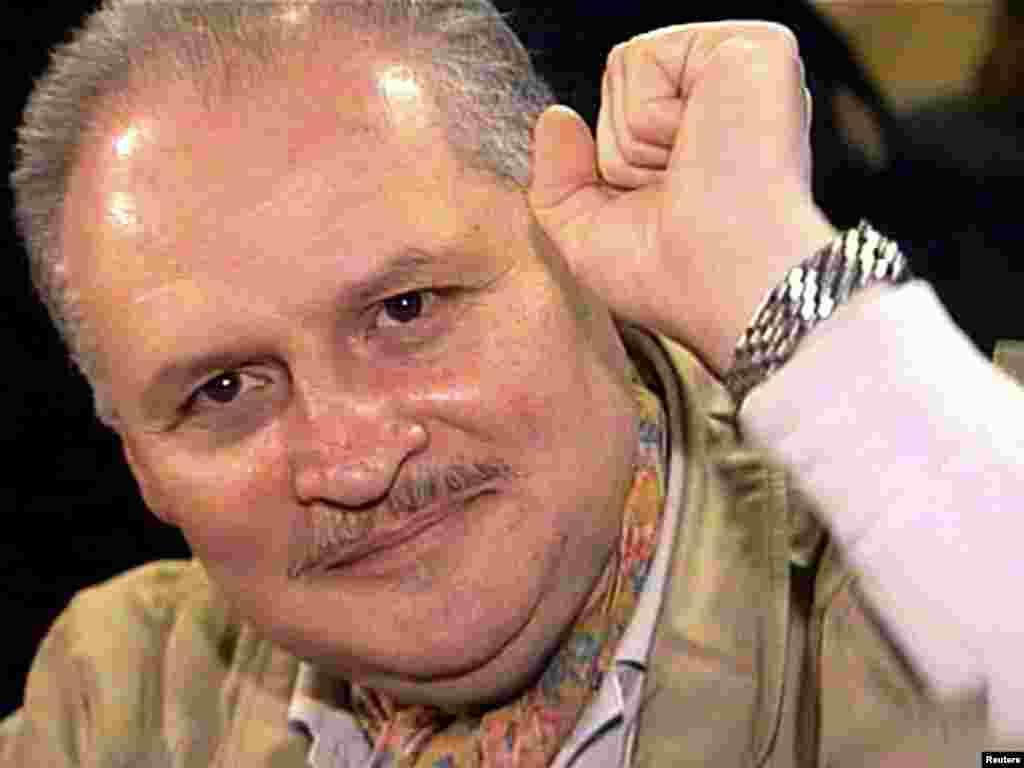 Ильич Рамирес Санчес (Карлос Шакал) во время суда во Франции 28 ноября 2000 года. Он назвал несколько терактов кодовым словом «танго». «Танго в Мюнхене» относилось к штаб-квартире РСЕ/РС. В нем активно участвовали несколько человек, но, как замечает Каммингз, вряд ли кто-то когда-нибудь понесет за это наказание. Сам Карлос Шакал отбывает пожизненное заключение за другие теракты. Немец Йоханнес Вейнрих из «Революционных ячеек» отбывает наказание за взрыв французского культурного центра в Западном Берлине в 1983 году. Швейцарец Бруно Брегет, который и нажал на детонатор бомбы в Мюнхене, был арестован во Франции в 1982 году, но вскоре отпущен. В 1995 году он исчез. Один из принимавших участие в теракте баскских террористов умер на Кубе. Личность еще одного не была установлена. Румынский генерал, который дал приказ о теракте, умер. Румынского офицера разведки, который координировал группу, тоже уже нет в живых