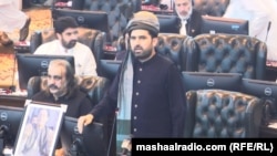 د خيبر پښتونخوا اعلا وزیر منتخبېدو وروسته سهېل اپرېدي ولسي غونډې پیل کړې دي. پخوانی انځور