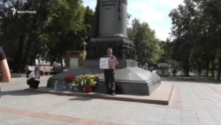 «Олег, живи»: в Москве вышли в поддержку Сенцова (видео) «Олег, живи»: в Москве вышли в поддержку Сенцова (видео)