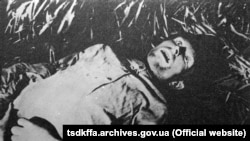 Жертва голоду. Репродукція. Місце і дата зйомки: УССР, 1932-1933 роки. ЦДКФФА України імені С. Пшеничного