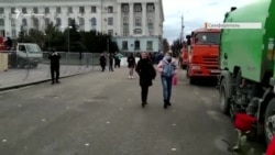 В Симферополе вышли сторонники и противники Навального, но акция не состоялась (видео) В Симферополе вышли сторонники и противники Навального, но акция не состоялась (видео)