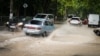 Потоки воды на симферопольской улице после сильного ливня. Архивное фото