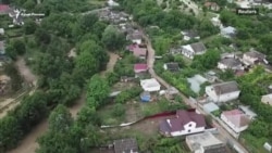 В Крыму снова потоп: как спасаются села Бахчисарайского района (видео) В Крыму снова потоп: как спасаются села Бахчисарайского района (видео)