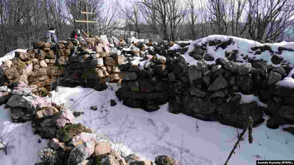 Руїни християнського храму Христа Спасителя. Він був зведений у «Поважній Пойці» у VIII-IX століттях