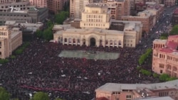 Протесты в Ереване с высоты: десятки тысяч людей на центральной площади (видео) Протесты в Ереване с высоты: десятки тысяч людей на центральной площади (видео)