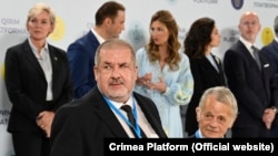 Мустафа Джемілєв (праворуч) та Рефат Чубаров на саміті «Кримська платформа». Київ, 23 серпня 20201 року