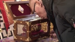 Don't Kiss The Icons: Russian Orthodox Church Moves To Limit Coronavirus Spread Don't Kiss The Icons: Russian Orthodox Church Moves To Limit Coronavirus Spread