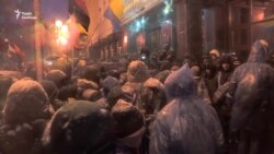 Активисты заблокировали «Рошен» во время акции за освобождение Саакашвили (видео) Активисты заблокировали «Рошен» во время акции за освобождение Саакашвили (видео)