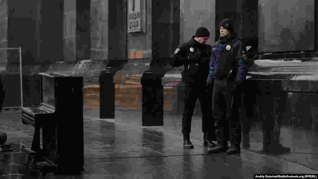 26 лютого 2015 року співробітники СБУ за підозрою у вчиненні теракту затримали трьох жителів Харківщини – Володимира Дворникова, Віктора Тетюцького і Сергія Башликова. Усім трьом оголосили підозру за ч. 3 ст. 258 (терористичний акт) і ч. 1 ст. 263 (незаконне поводження зі зброєю)