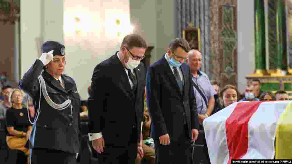Посол Польщі Бартош Ян Ціхоцький (в центрі) 