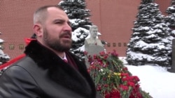 Зюганов и Сурайкин возложили цветы Сталину в годовщину его смерти Зюганов и Сурайкин возложили цветы Сталину в годовщину его смерти