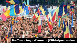В июне 1989 года тысячи жителей Молдавии выступили за признание молдавского языка государственным. Архивное фото
