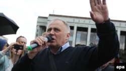 Николай Статкевич на акции протеста в Минске 3 июля