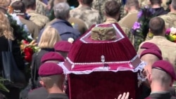 На Майдане простились с погибшими бойцами «Айдара» (видео) На Майдане простились с погибшими бойцами «Айдара» (видео)
