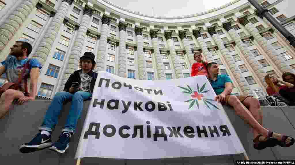 Основное требование – доступ украинцев к лечению медицинским каннабисом и препаратами на его основе
