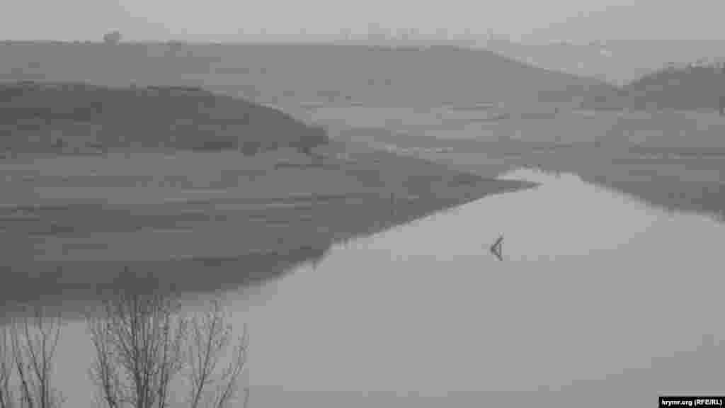Восени 2015 почали міліти Білогірське водосховище. Місцеві жителі повідомляли, що рівень води у водосховищі вперше за багато років опустився набагато нижче основи греблі, а поблизу водойми вже з'явився стійкий запах прісноводних молюсків, які опинилися на суші і розкладаються