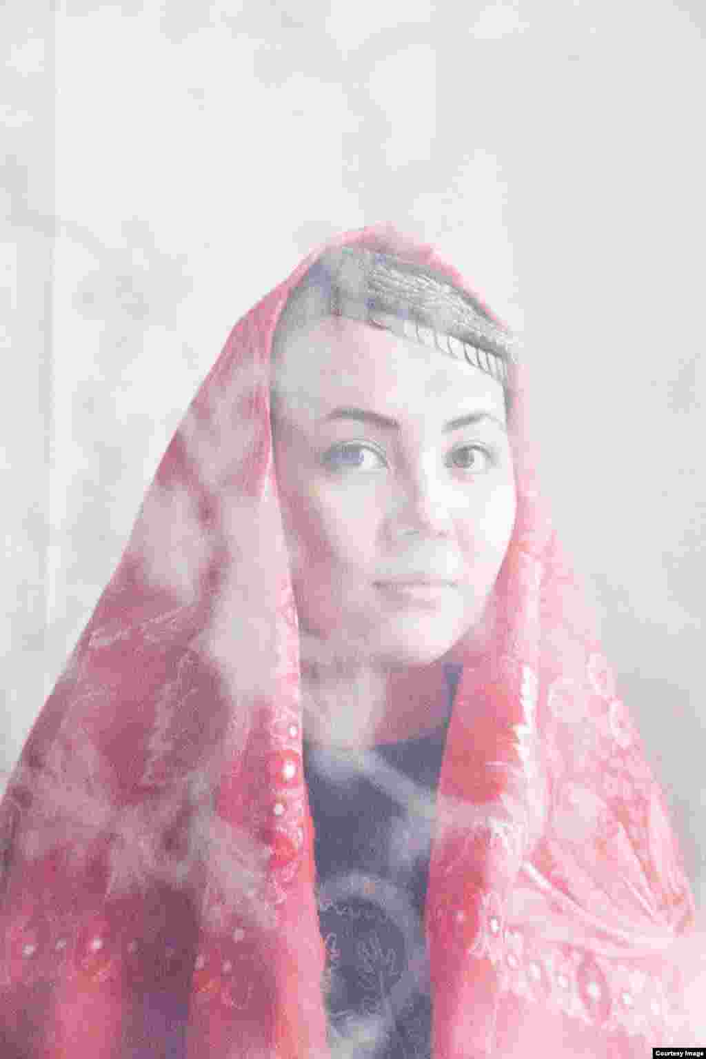 Оксана, 24 года:  "Хотя муж у меня русский, но он не был против проведения обряда никах (венчание у мусульман)"