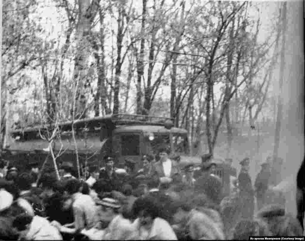 Массовые гуляния крымских татар в городе Чирчик Ташкентской области. Сотрудниками милиции задержано более 300 человек. Десять человек были осуждены на реальные тюремные сроки. 