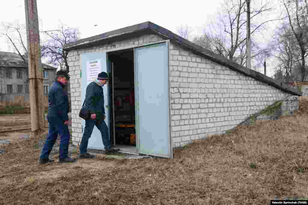 Men enter a bomb shelter at a tram depot in the Donetsk region on March 24 in an area controlled by separatists. 