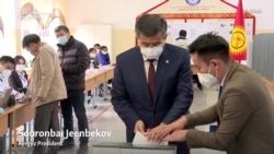 Kyrgyz Voters Line Up Outside Polling Stations Kyrgyz Voters Line Up Outside Polling Stations