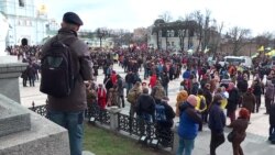 «Ні капітуляції!»: у Києві пройшов марш добровольців (відео) «Ні капітуляції!»: у Києві пройшов марш добровольців (відео)