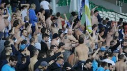 Матч "Ахмат"-"Зенит" прервали из-за беспорядков Матч "Ахмат"-"Зенит" прервали из-за беспорядков