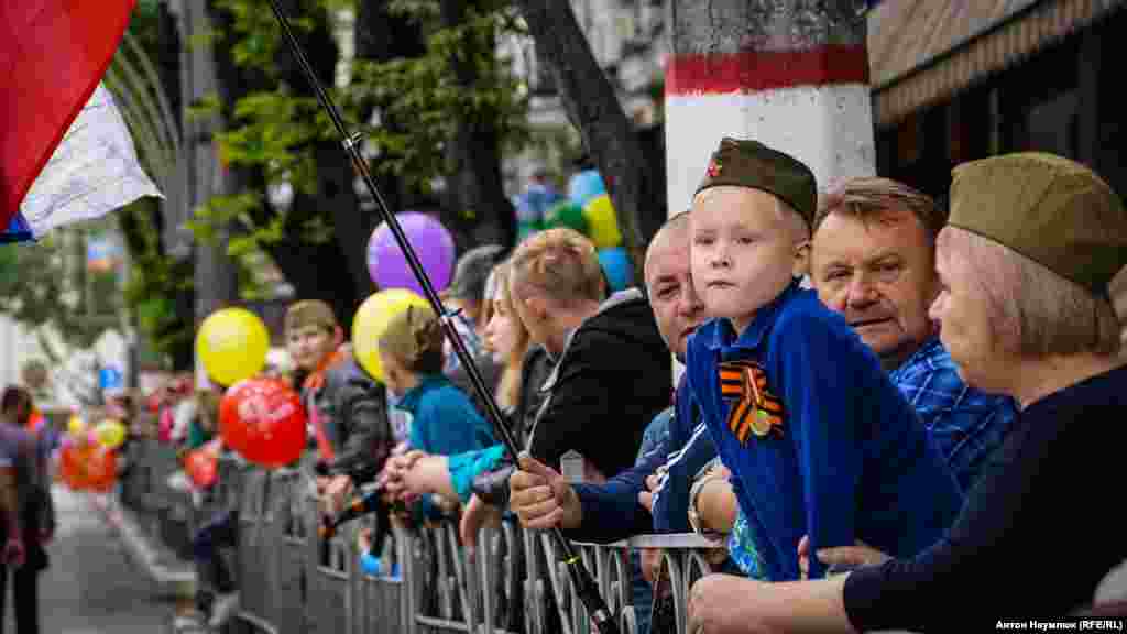 Пілотка – один із найпопулярніших аксесуарів цього день серед дорослих і дітей